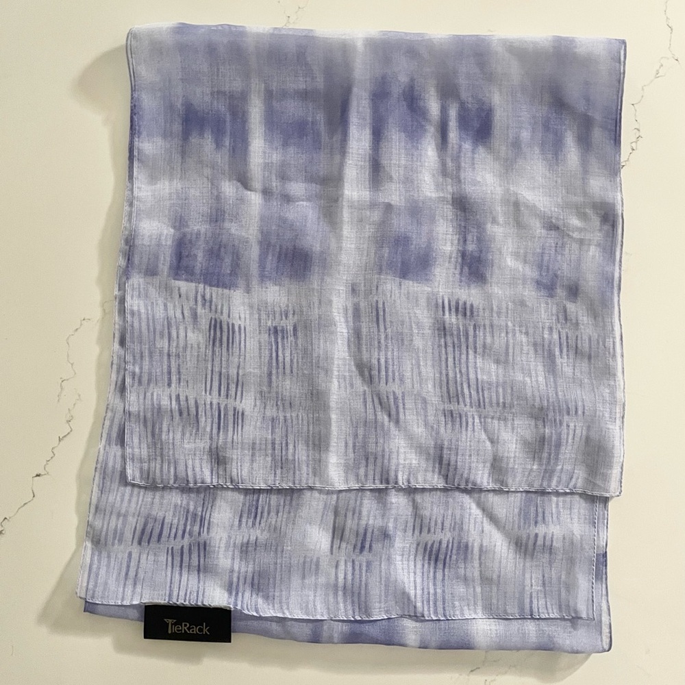 NWOT! Lavender/Purple Lightweight Accent Scarf (Made in Italy)